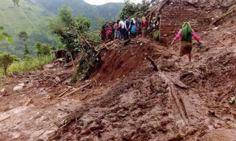 त्रिपाल मुनि रात वित्छ पहिरोबाट विस्थापितको