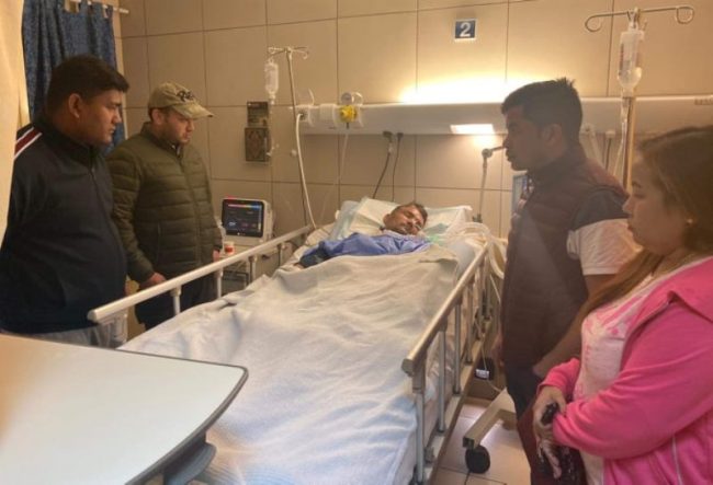 कुवेतको अस्पतालमा अचेत रहेका नेपाली युवालाई भेट्न पुग्यो एनआरएनए टोली