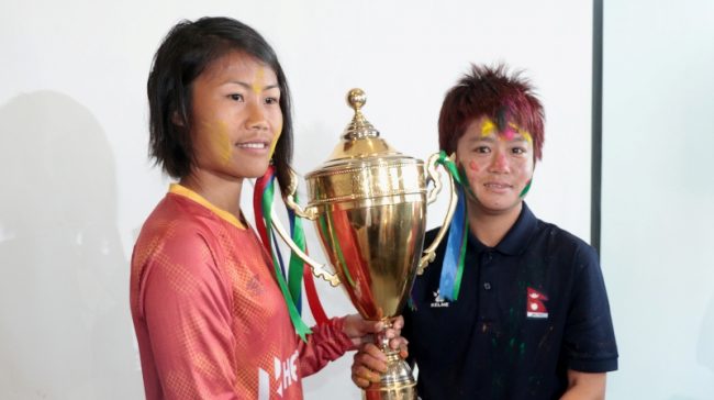 नेपाली महिला खेलाडीद्वय थापा र लिम्बूद्वारा अन्तर्राष्ट्रिय फुटबलबाट सन्यासको घोषणा