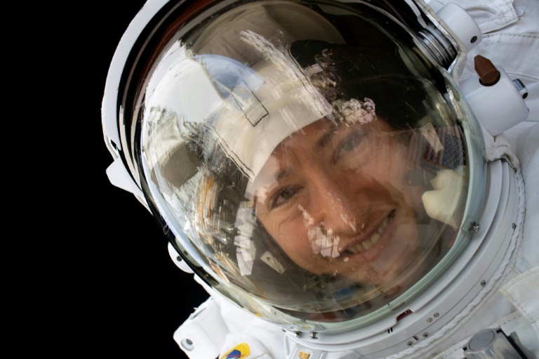 अमेरिकी महिला अन्तरिक्ष यात्री एक वर्षपछि पृथ्वीमा अवतरण