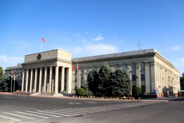 किर्गिज सरकारका नयाँ सदस्यहरुद्वारा संसदमा शपग्रहण