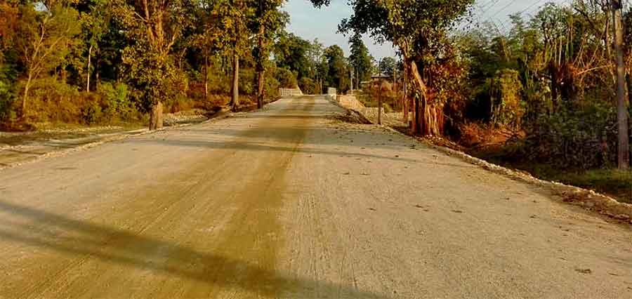 दाङमा हुलाकी राजमार्ग विस्तार गर्न घर भत्काइँदै