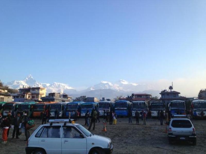 बसमार्फत १४८ विदेशी पर्यटक काठमाडौँ पठाइयो