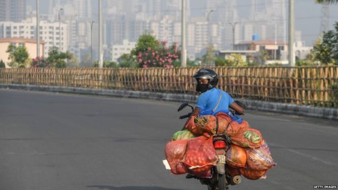 भारतमा लम्ब्याइएको ‘लकडाउन’मा केही क्षेत्रलाई खुकुलो बनाइँदै