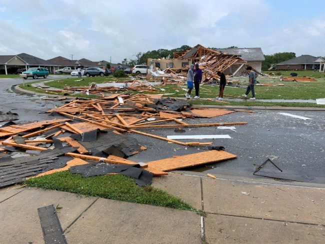 आँधीका कारण अमेरिकामा कम्तीमा ११ को मृत्यु