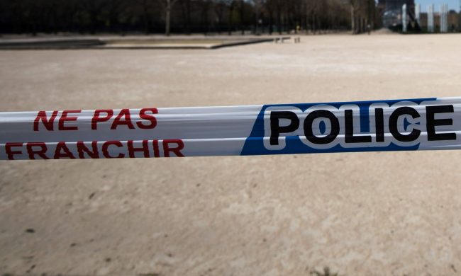 फ्रान्समा धारिलो हतियारद्वारा एक व्यक्तिले अन्धाधुन्ध गरेको आक्रमणमा दुईको मृत्यु