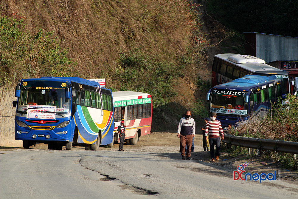 नयाँ मानिसको प्रवेश निषेध, गाउँगाउँका नाकाबन्द