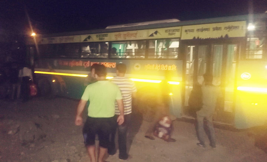 बाँके र सुर्खेतमा अलपत्र परेका ३०० हुम्लीको उद्धार