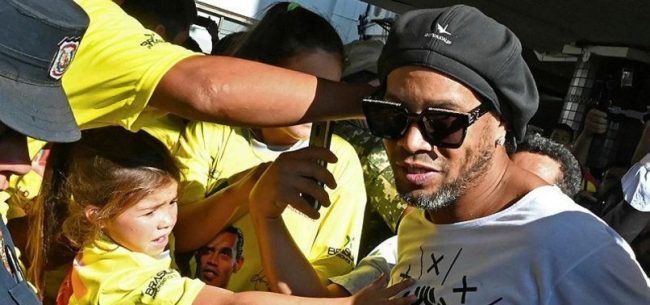 ब्राजिलका स्टार फुटबल रोनाल्डिन्होले यसरी सुनाए जेलको अनुभव