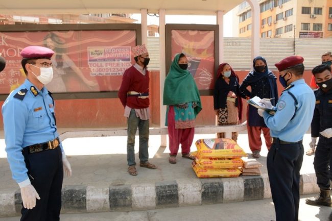 महानगरीय प्रहरी कार्यालयलद्धारा निस्शुल्क खाद्य सामग्री वितरण