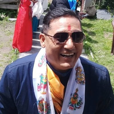 सांसद घलेद्वारा सरकारलाई सेनिटाइजरसहित स्वास्थ्य सामाग्री प्रदान