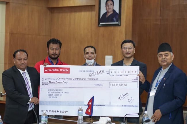 कोरोनाविरुद्द लड्न नेपाल सरकारलाई गैरआवासीय घले दम्पतीले दिए ३ करोड सहयोग