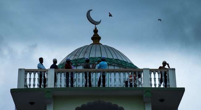 वीरगन्जको मस्जिदमा प्रहरीको छापा २६ जना पक्राउ