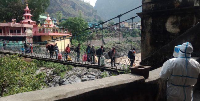 एक महिनापछि झुलाघाट नाकाबाट स्वदेश फर्कँदै ८३७ जना नेपाली