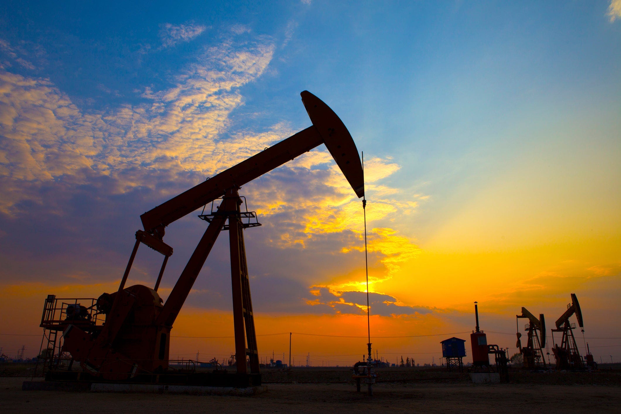 एसियाली बजारमा तेलको मूल्य फेरि घट्यो