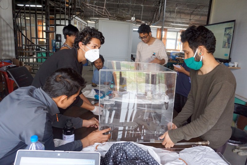 जहाँ बन्दैछ कोरोनाविरुद्ध लड्ने हतियार