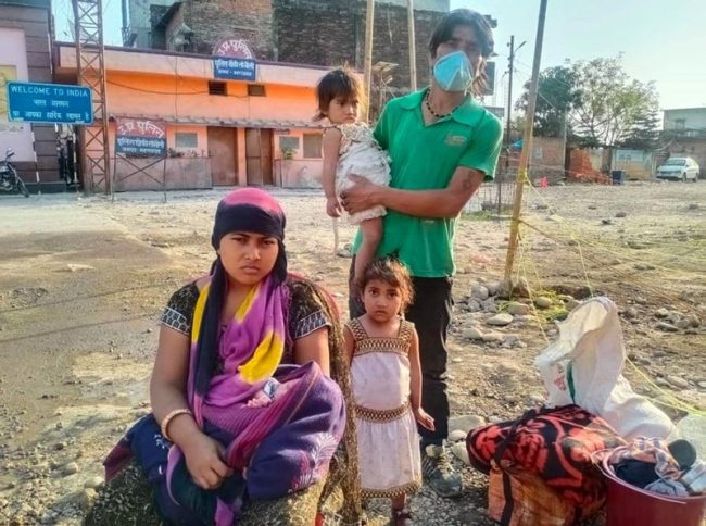 कोरोनाको कहरमा मजदूर वर्ग : भारतबाट हिँडेरै नेपाल!