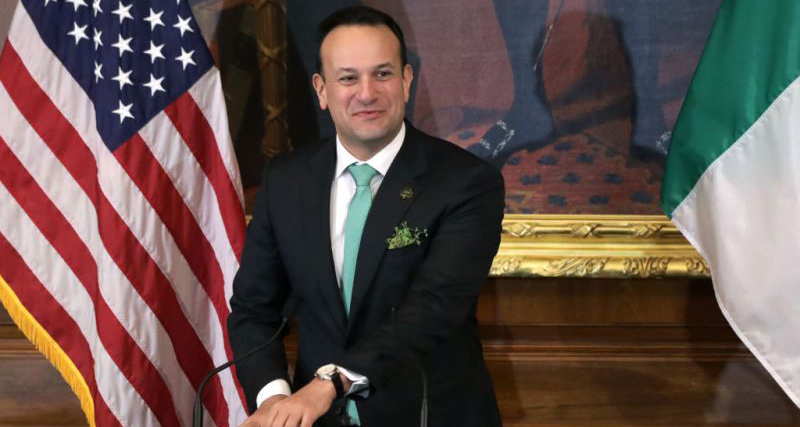 पहिले डाक्टर थिए, अहिले प्रधानमन्त्री छन्, कोरोनाभाइरस रोक्न फेरि डाक्टरीमै फर्कदैछन्