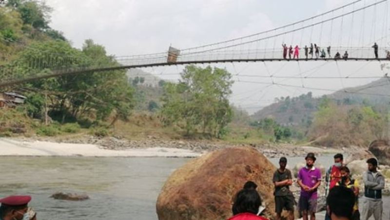 लकडाउनमा चितवनबाट हिँडेर धादिङ आएका एकजनाको पुलबाट खसेर मृत्यु