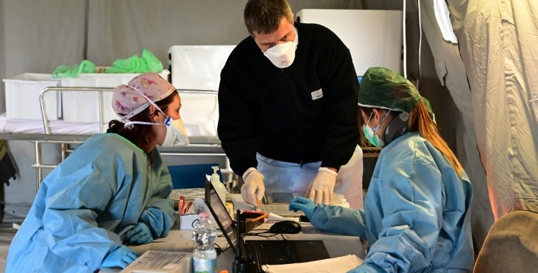 अमेरिकामा मात्रै ९ लाख २५ हजारबढी कोरोना संक्रमित, १ लाख १० हजारको उपचार सफल