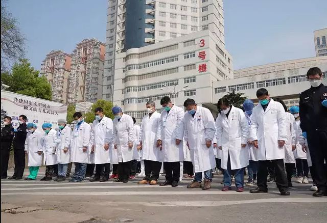 कोरोनाका कारण मृत्यु हुनेको स्मृतिमा चीनमा मौनधारण