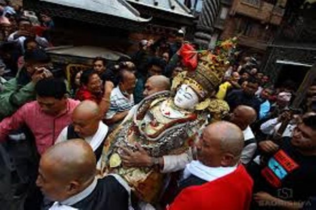 काेराेनाका कारण रथयात्रा रोकिएपछि सेतो मच्छेन्द्रनाथ र चामुण्डा मन्दिरमा क्षमा पूजा