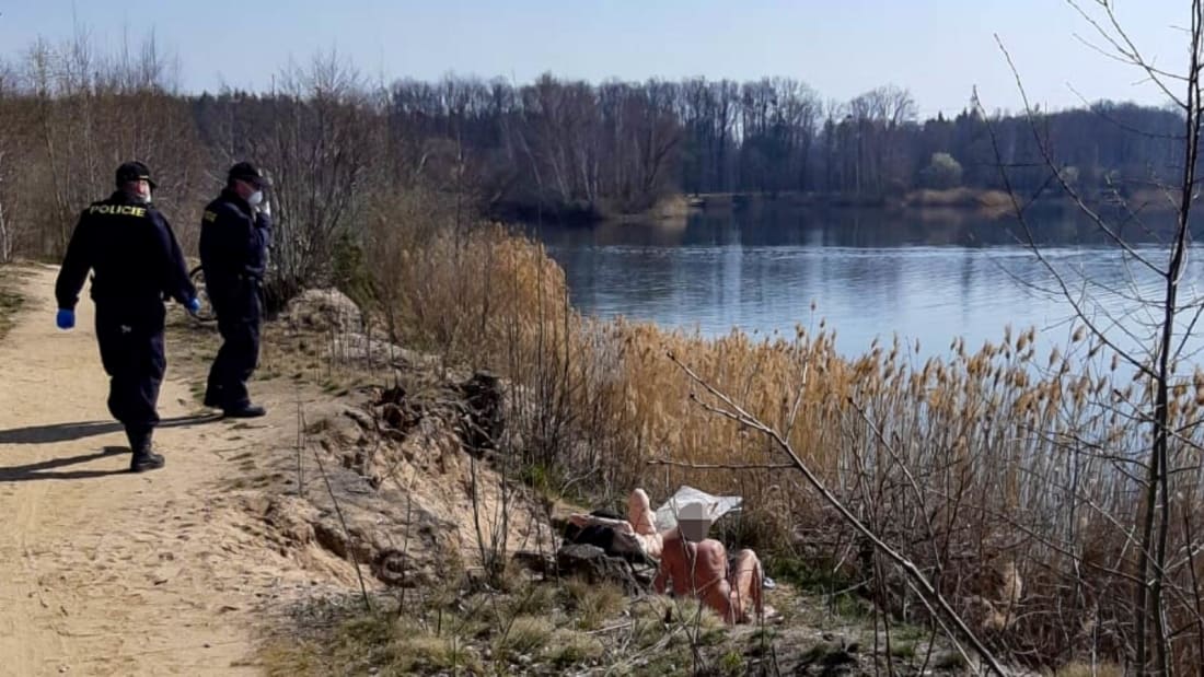 सर्वाङ्ग नाङ्गै हिँड्न पाइने तर मास्क लगाउन अनिवार्य !