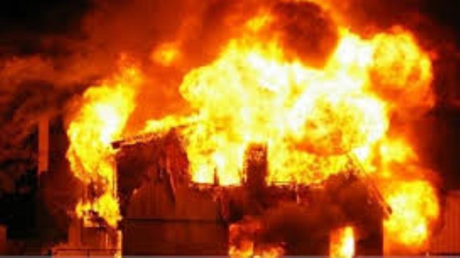 आगलागीबाट झापा र चितवनमा पाँच घर जलेर नष्ट