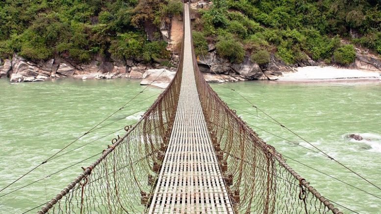 कोरोनाको जोखिम रोक्न झोलुङ्गे पुल बन्द