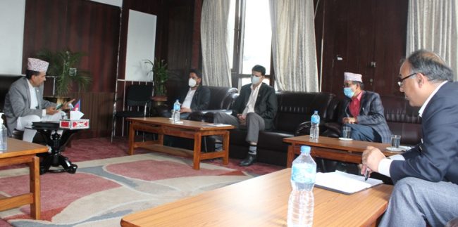 स्वास्थ्य सामग्रीको अभाव हुन दिइन्नँ : मन्त्री ढकाल