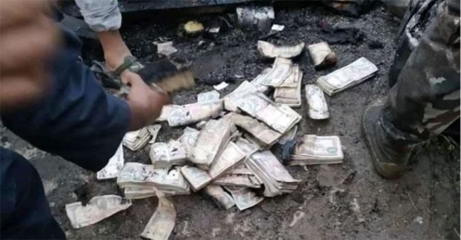 झापामा कोरोनाको राहत ५ किलो चामल लिन गएका मजदूरको घर जल्यो, निस्किए लाखौंका बण्डल