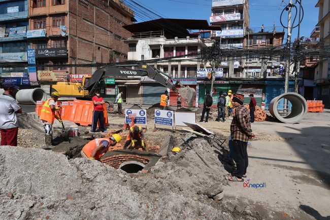 भत्काउने र बनाउने समन्वय नहुँदा काठमाडौंका सडकमा समस्या
