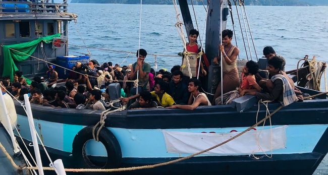 कुनै देशले प्रवेश नदिएपछि २ महिनासम्म ३८२ जना समुद्रमै, भोकले मरिसकेका थिए ३० जना