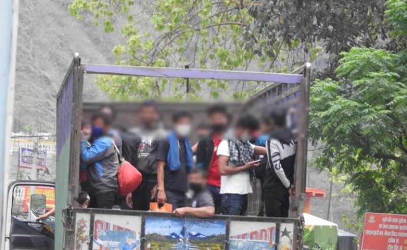 भारत सरकारको अमानवीय व्यवहार, ट्रकमा राखेर नेपालीलाई सीमामा अलपत्र छाडियो