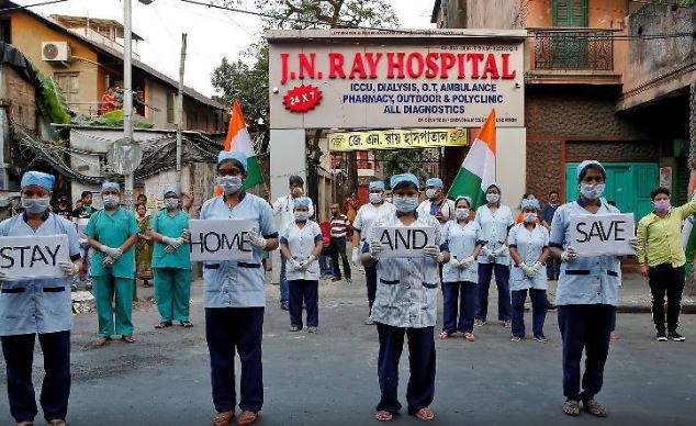 भारतमा एकै दिन थपिए ७०० कोरोना संक्रमित, ज्यान गुमाउनेको संख्या ११७ पुग्यो