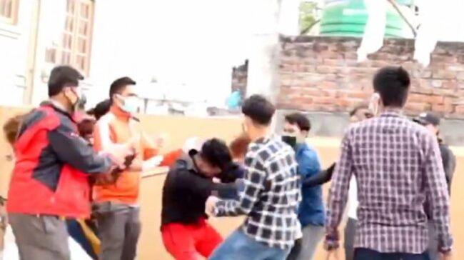 काठमाडौमा रहेका हुम्लाबासीको कोरोना परीक्षण गराउने क्रममा झडप