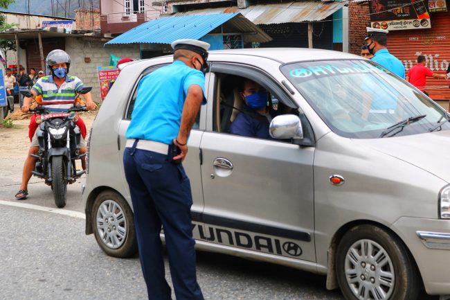 उपत्यकामा लकडाउन उल्लंघन गर्ने १ हजार ५ सय बढी नियन्त्रणमा