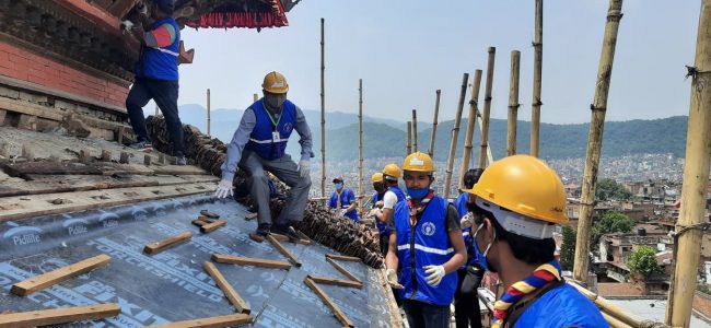 स्काउट लिडरहरु पाँंचतल्ले मन्दिरको पुननिर्माणमा