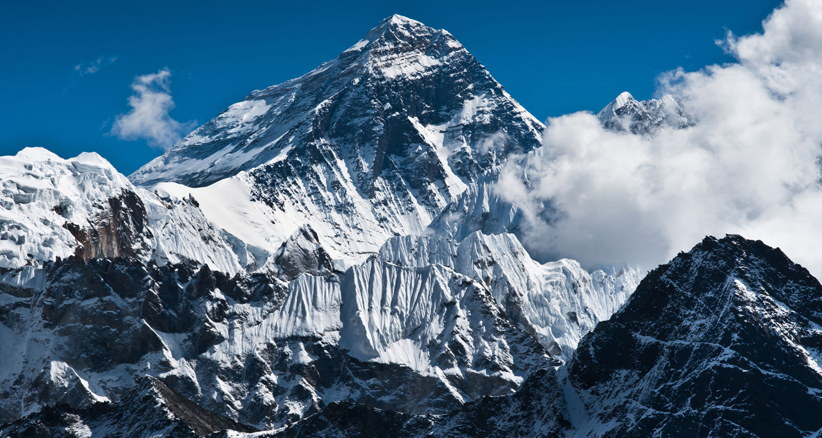 बहराइनका राजपरिवारका सदस्यसहित १६ जनाको टोली सगरमाथा आरोहण गर्न नेपाल आउँदै