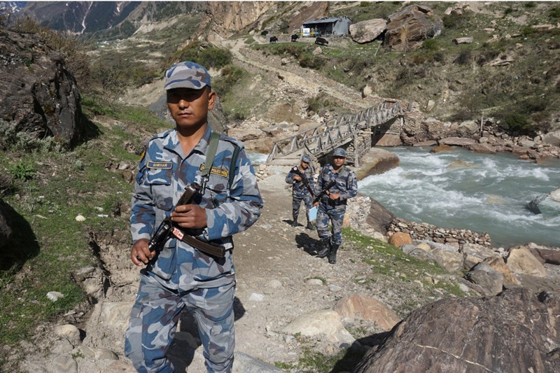 सशस्त्र प्रहरीले थाल्यो छाङरुमा गस्ती (तस्वीरसहित)