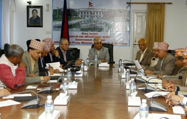 सरकारले विदेशमा रही अफ्ठेरोमा परेका मध्ये पहिलो चरणमा २५ हजार नेपालीकाे उद्दार गर्ने