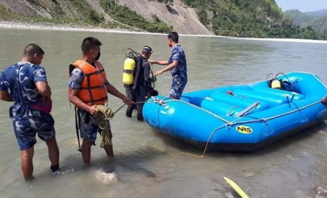 भेरी नदीमा हराइरहेकाको शव खोज्न गोताखोरसहित १८ जना सशस्त्र प्रहरी परिचालन