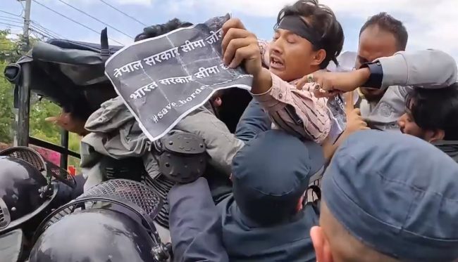 भारतले लिपुलेकमा सडक बनाएको भन्दै दूतावास अगाडि प्रदर्शन गर्ने ३३ विद्यार्थी पक्राउ