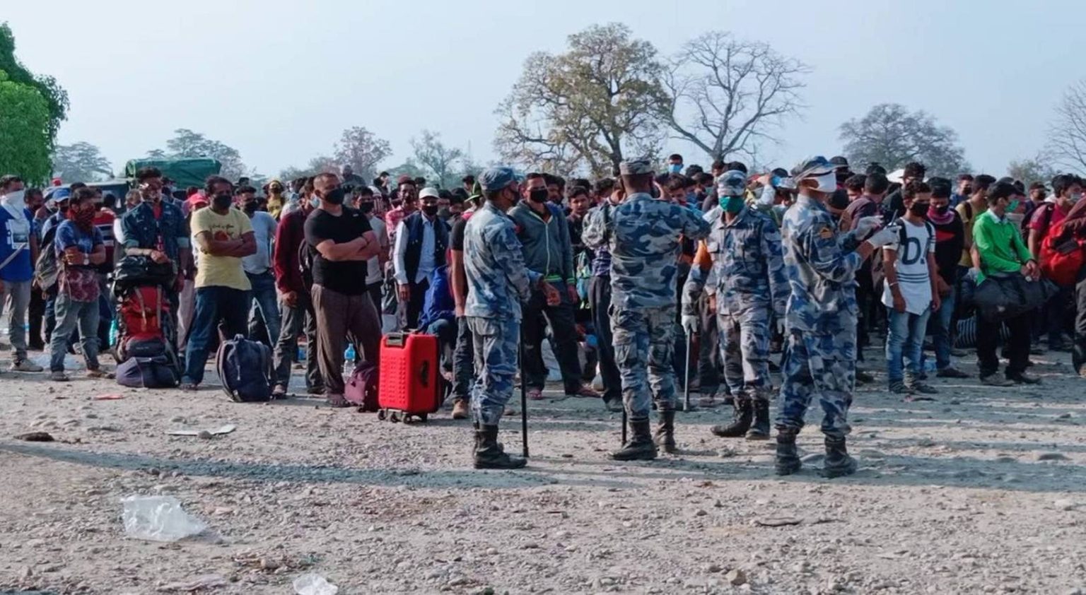 भारतबाट आउन खोजेका नेपालीलाई दशगजा क्षेत्रमै खान–बस्नको व्यवस्था