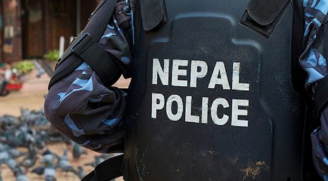 पत्रकार फसाउन खोज्दा यसरी आफैं फसे घुमुवा प्रहरी