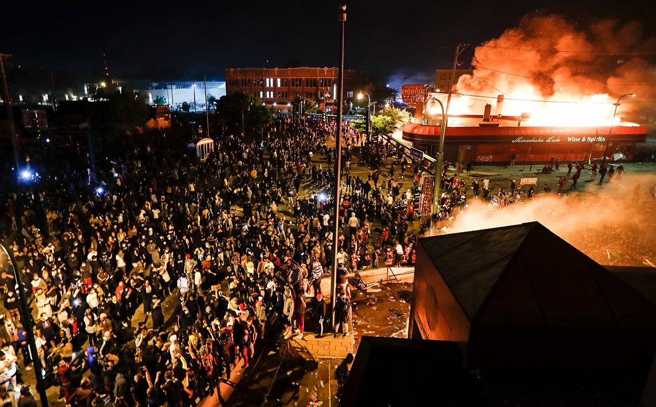 हिंसा भड्किएपछि झण्डै ४० अमेरिकी सहरमा कफ्र्यु, हजारौं गिरफ्तार