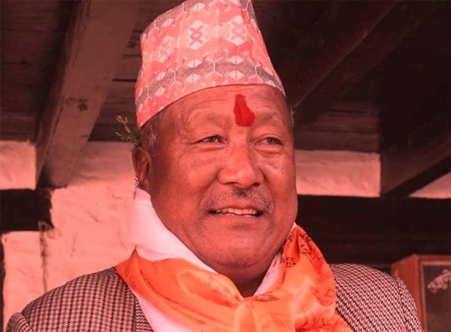 कोरोनाको कहर, प्रधानमन्त्रीलाई हिमाली मह उपहार