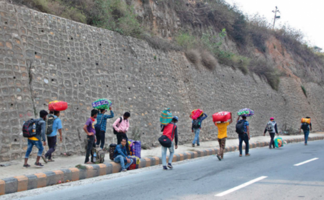 उपत्यकामा अझै लुकीछिपी भित्रिन्छन् मानिस