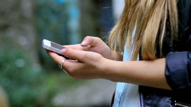 युवतीले भनिन्–‘मलाई आमाबुवाले ५ लाखमा बेच्न लागेका छन्’, घर पुग्दा उद्धारकर्ता जिल्ल