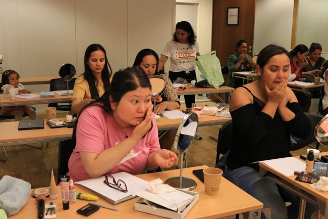 नर्वेमा नेपाली महिलाहरुलाई मेकअप सम्बन्धी तालीम